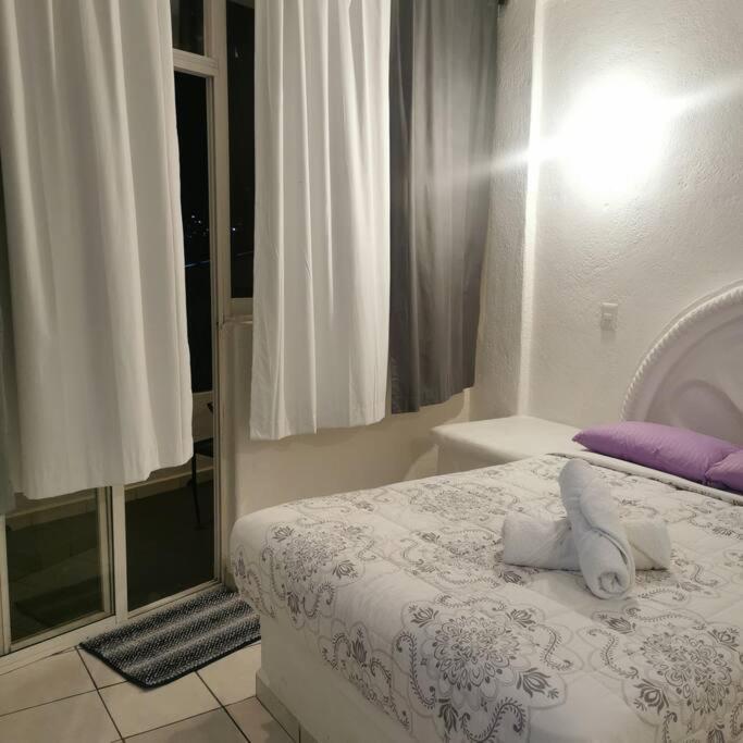 Lovely Studio Apartment With Balcony Ac & Wi-Fi, Minutes From Downtown! Zihuatanejo Exterior photo